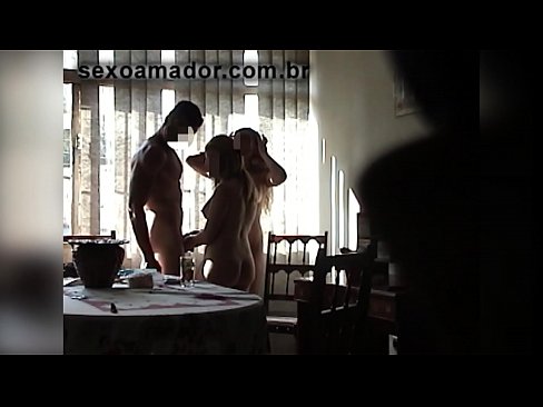 ❤️ L'amichi sessu invitanu un omu gigante è un trio cun ellu ❤️ Super sex à co.pornpk.ru ☑