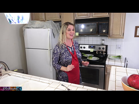 ❤️ Stepmom u munghje in cucina prima di a so data ❤️ Super sex à co.pornpk.ru ☑