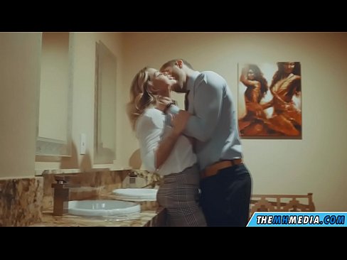 ❤️ Quandu una bionda tettona ti seduce in un bagnu publicu ❤️ Super sex à co.pornpk.ru ☑